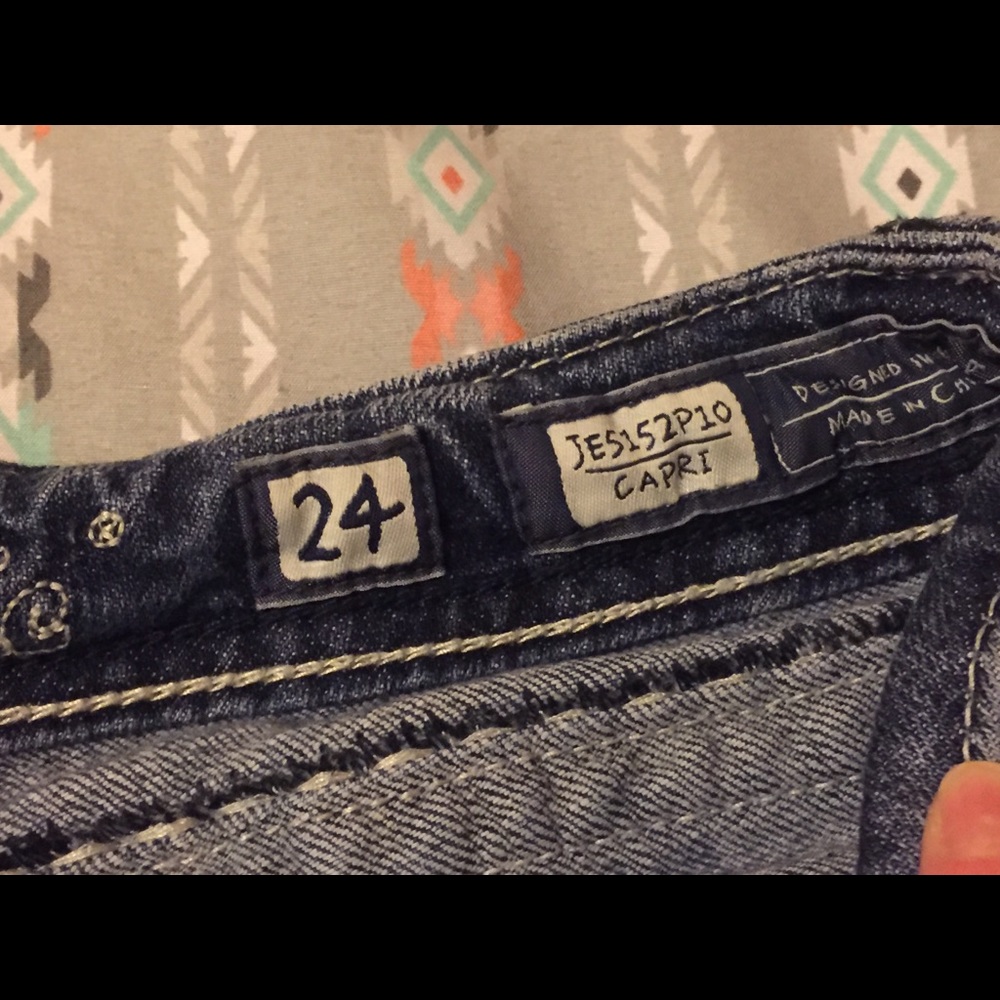 Capris - Picture 3 of 4